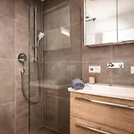 Дом отдыха Ziller Delight - Stylish Apartment With Balcony & Mountain View