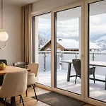Semesterbostad Ziller Delight - Stylish Apartment With Balcony & Mountain View