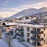 Ziller Delight - Stylish Apartment With Balcony & Mountain View Ferienhaus *
