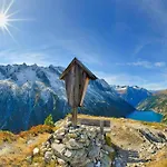 Ziller Delight - Stylish Apartment With Balcony & Mountain View *